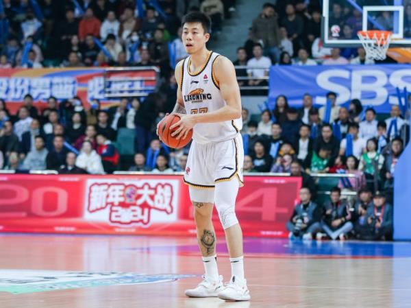 屋漏偏逢連夜雨！張鎮(zhèn)麟7中1僅得2分2板4助 末節(jié)受傷離場